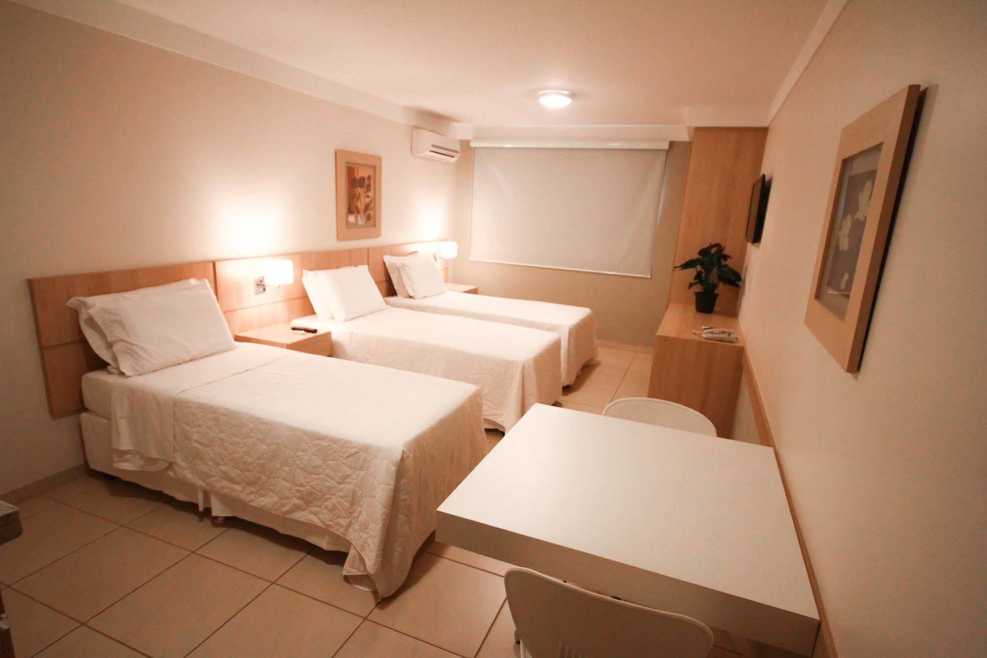 Gales Park Hotel 두라도스 외부 사진
