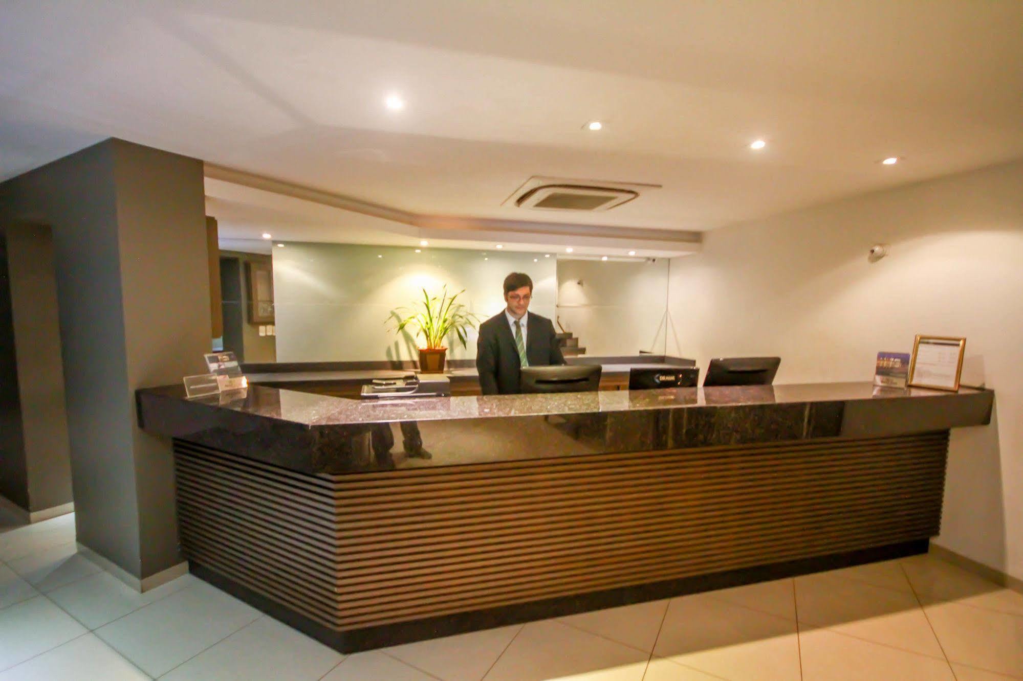 Gales Park Hotel 두라도스 외부 사진